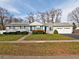 65 Valley View Rd, Stratford, CT 06614