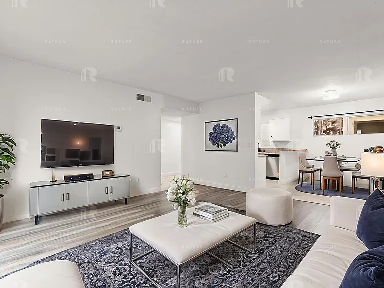 (El/Ti/Yo:B) 5139 White Oak Avenue — Photo 4