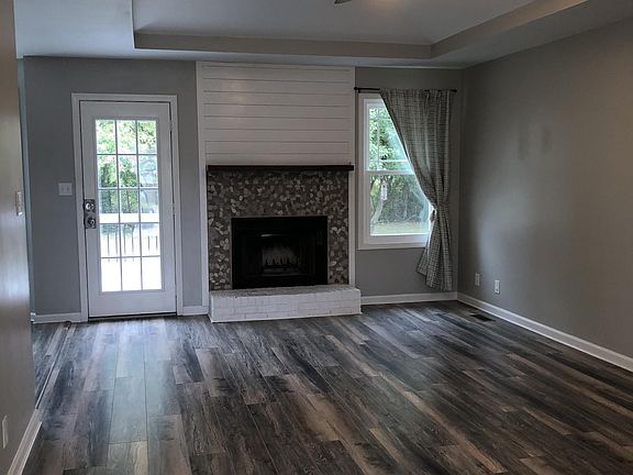 2nd image of 2658 Derby Dr