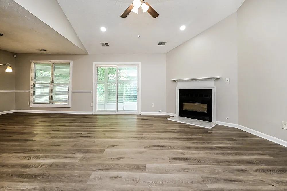 3 bed, 2.0 bath, 1562 sqft, $2,170 — Photo 3