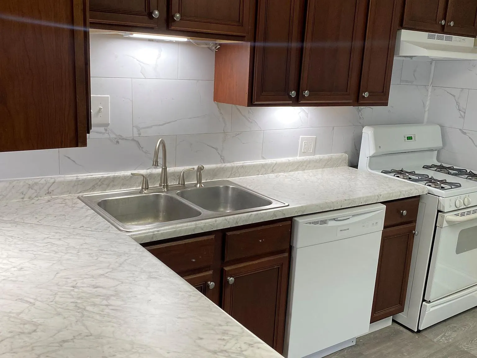 1030 Sibley St NW — Photo 3
