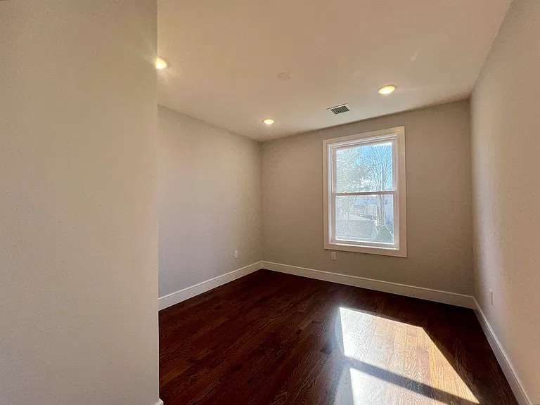 48 Tuttle St #B — Photo 7