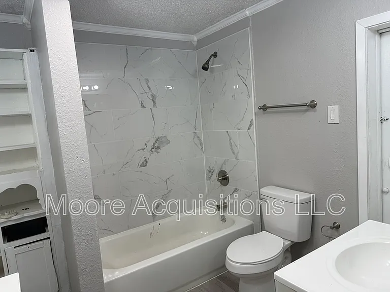 1108 W Center St — Photo 11