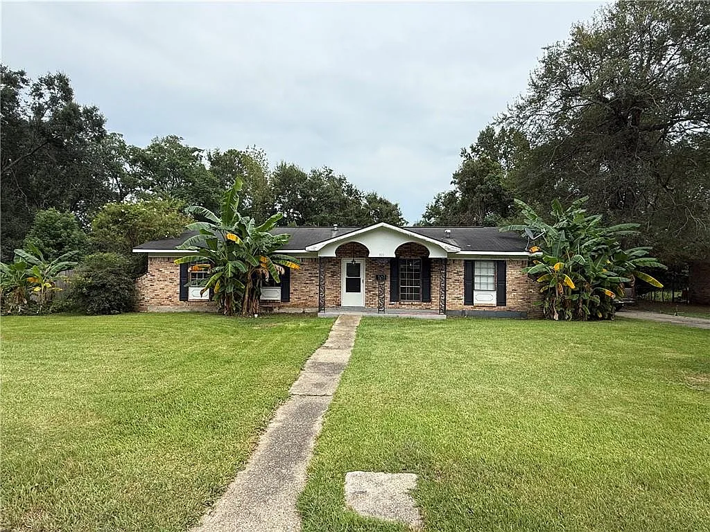 3 bed, 2.0 bath, 1118 sqft, $1,250 — Photo 1