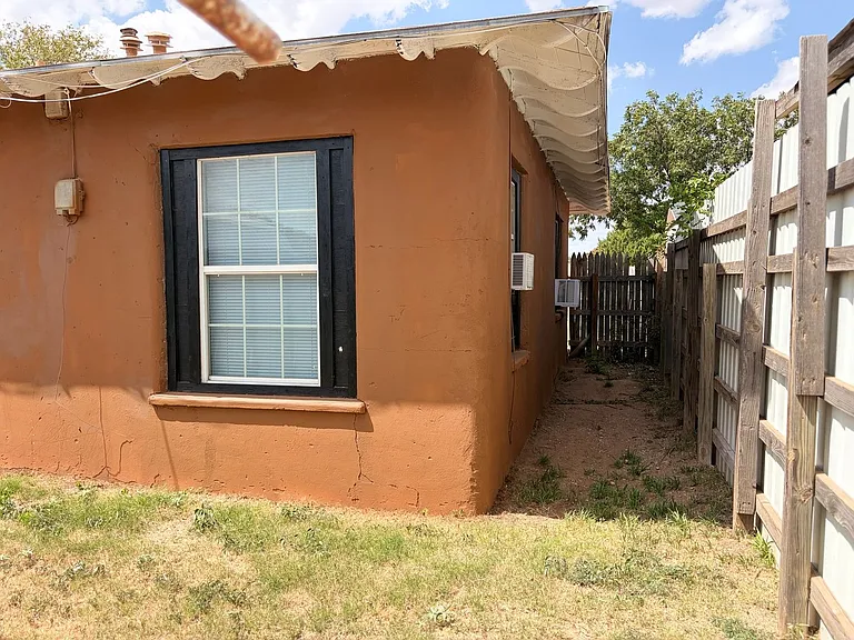 3111 Amherst St — Photo 28