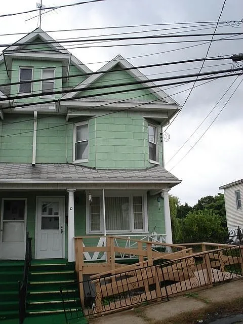 10 E Oak St photo 1