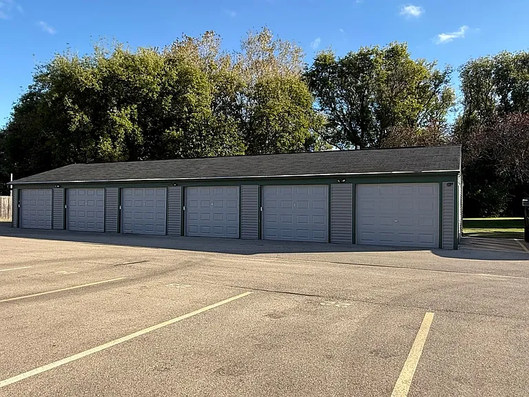 Elkhorn Village Apartments | 1 & 2 Bedroom Apartments in Elkhorn, WI Heat Included — Photo 20