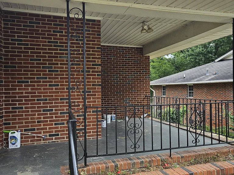 2505 Smith St — Photo 2
