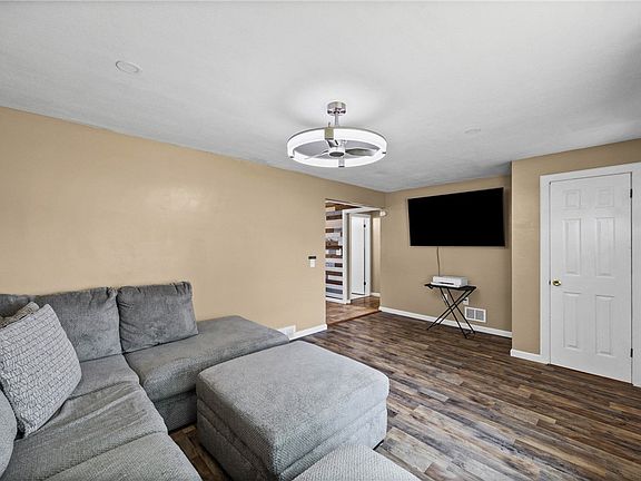 3rd image of 140 Maple Ave