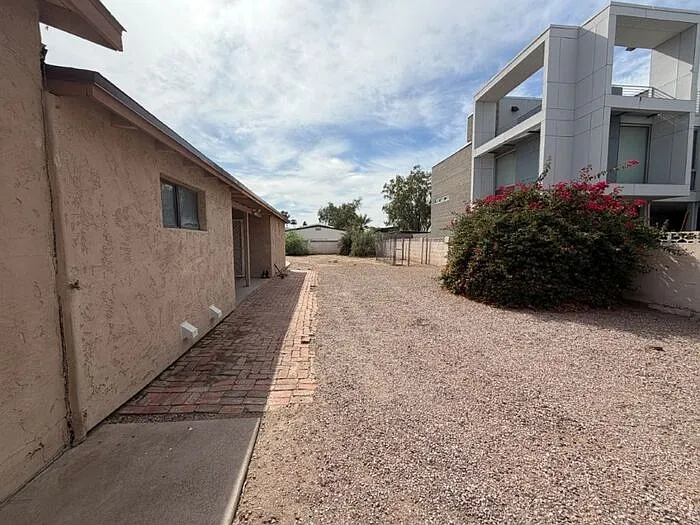1 bed, 1.0 bath, 600 sqft, $1,325 — Photo 2