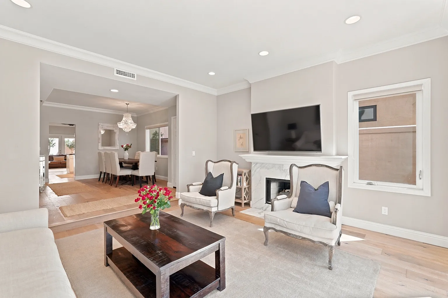 3 bed, 3.5 bath, 2556 sqft, $7,295 — Photo 3