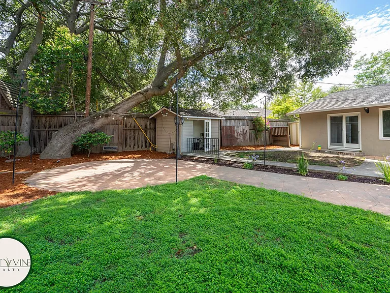 1492 Walbrook Dr — Photo 25