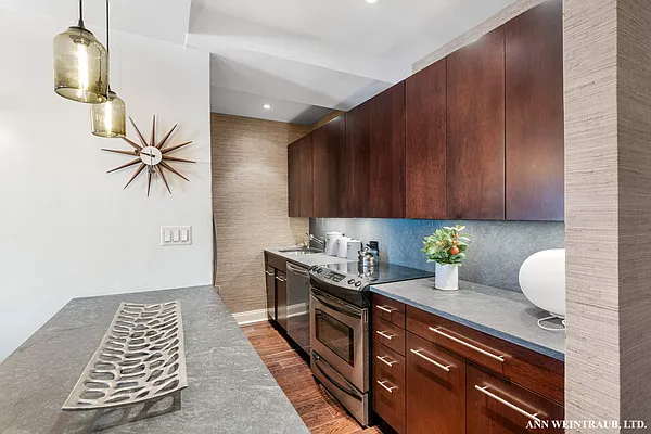 Sold by Ann Weintraub, Ltd. | media 4