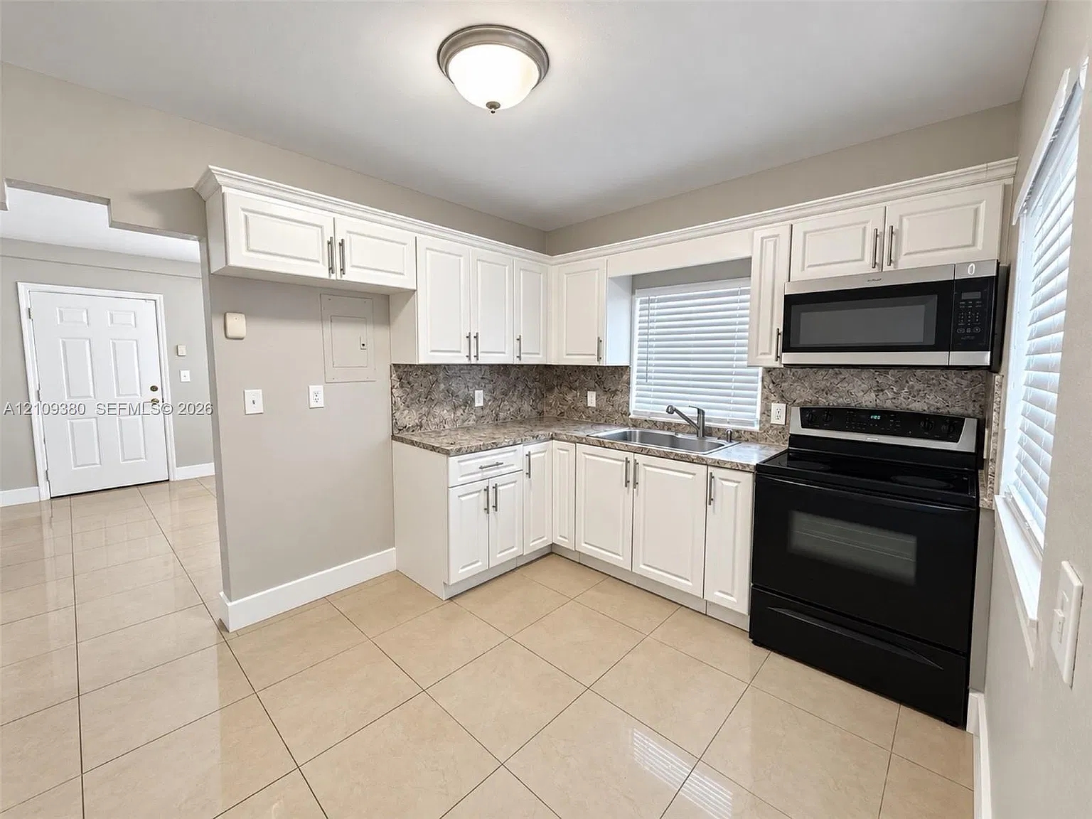 Stephen Manor — Photo 1