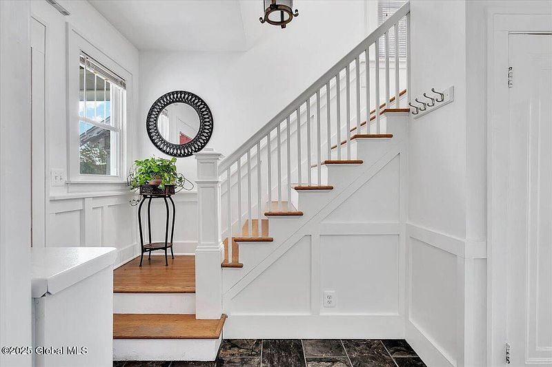 5th image of 624 Morris Street