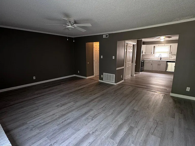 1131 Glendale Dr — Photo 9