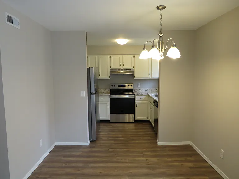 244 Carriage Ct — Photo 8