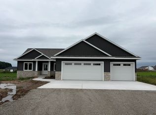 2704 Westline Rd, Green Bay, WI 54313
