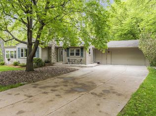 1225 Goldenrod Ln N, Plymouth, MN 55441