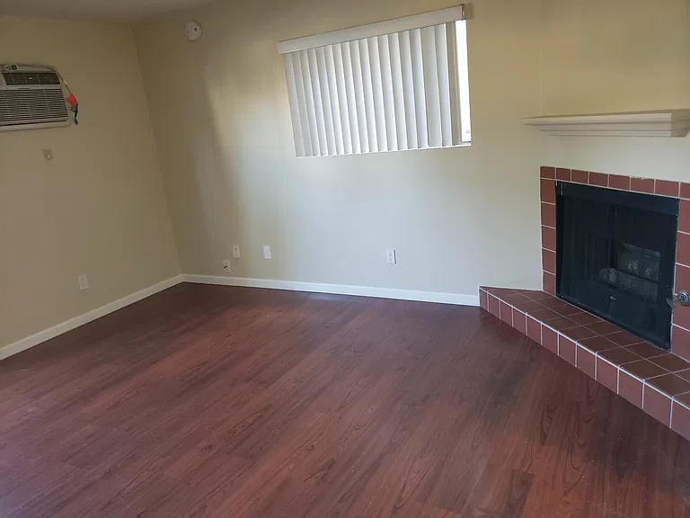 6207 Whitsett Ave — Photo 6