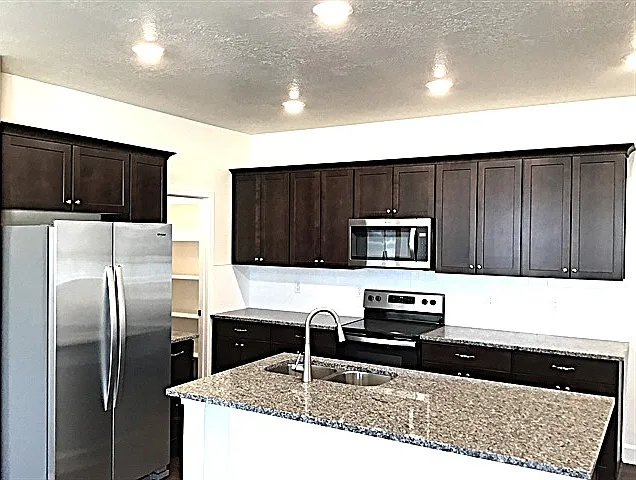 1218 E Peterson Ln — Photo 3