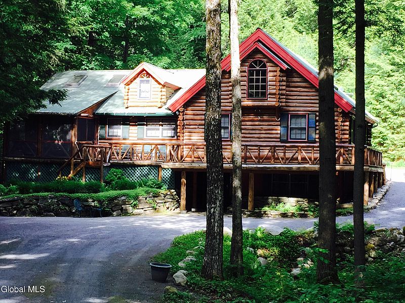 3rd image of 27 Katherine Drive