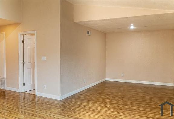 4th image of 594 Mekler Dr