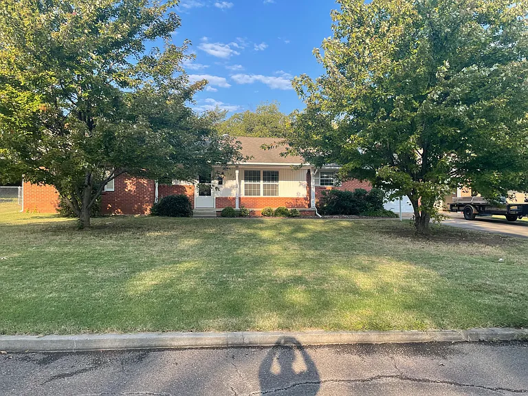 1718 Dougherty Dr — Photo 3