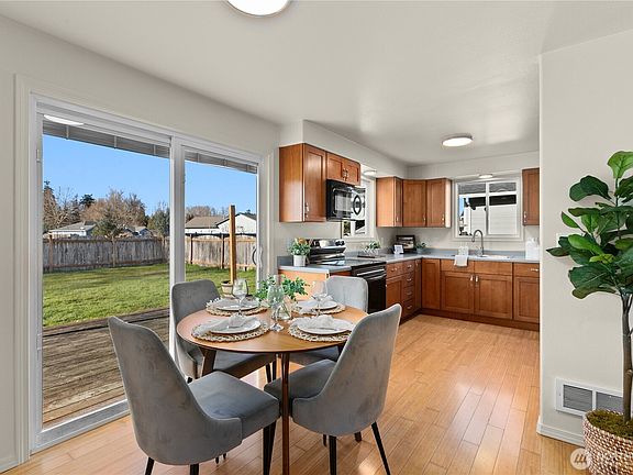 5th image of 8215 Quinault Road