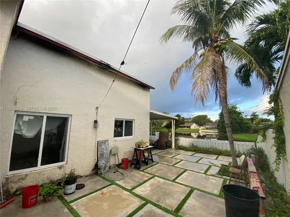901 Cumberland Ter, Davie, FL 33325