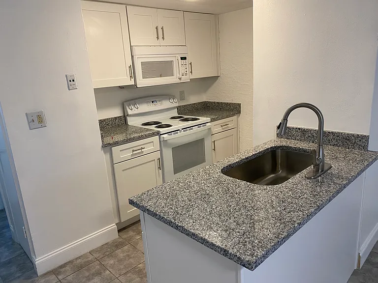 500 Rockpit Rd #5 — Photo 1