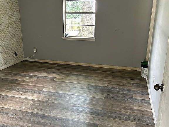 3rd image of 705 N Sherwood Dr