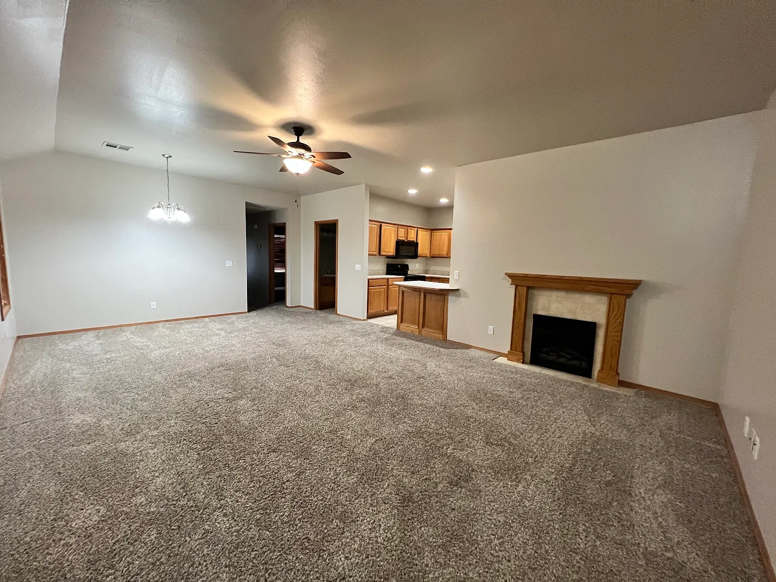 3 bed, 1400 sqft, $1,400 — Photo 2