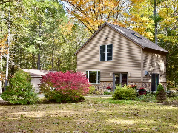 585 River Road, Brunswick, ME 04011