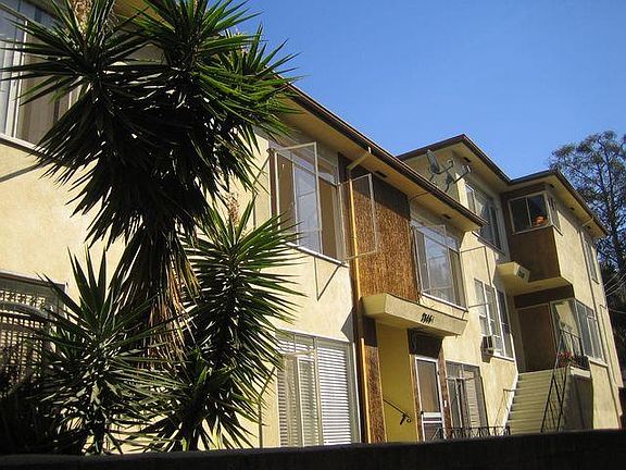 2nd image of 2144 N Beachwood Dr #4-2144-1/2