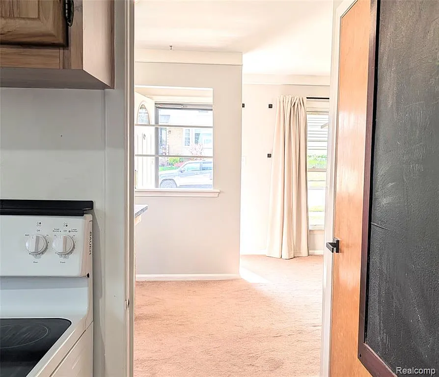 4 bed, 1.0 bath, 1041 sqft, $2,200 — Photo 4