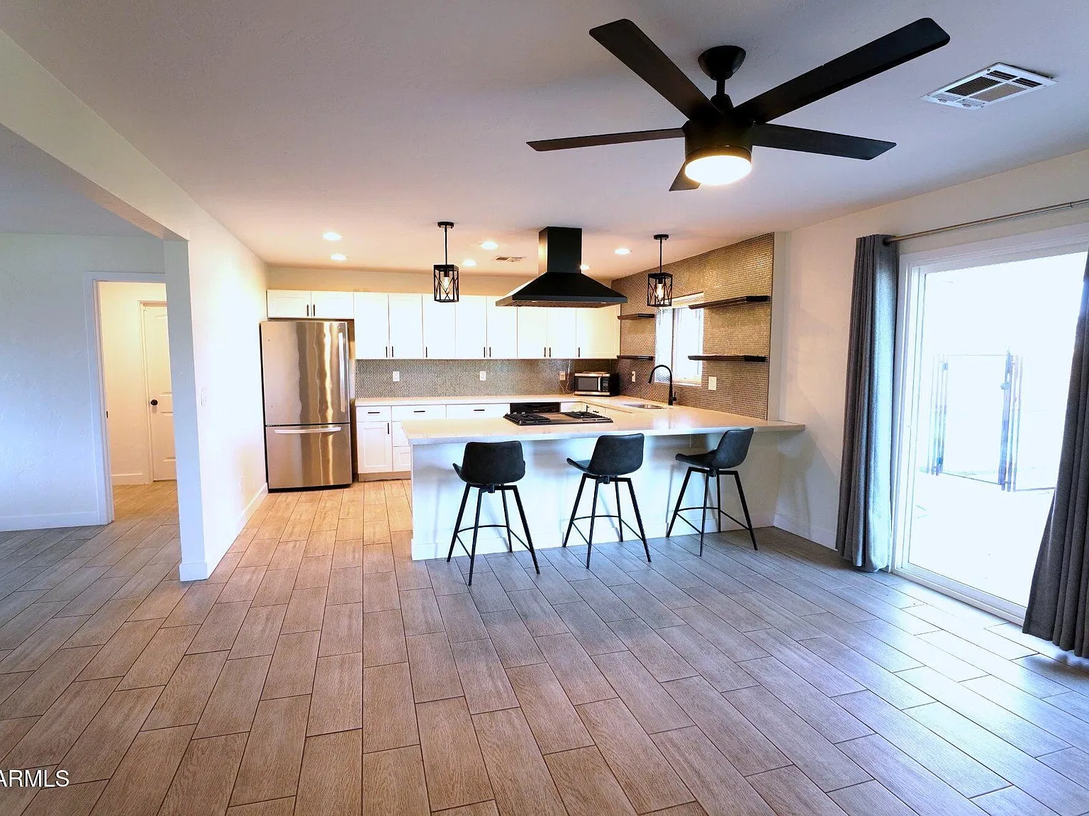 3 bed, 3.0 bath, $2,300 — Photo 2