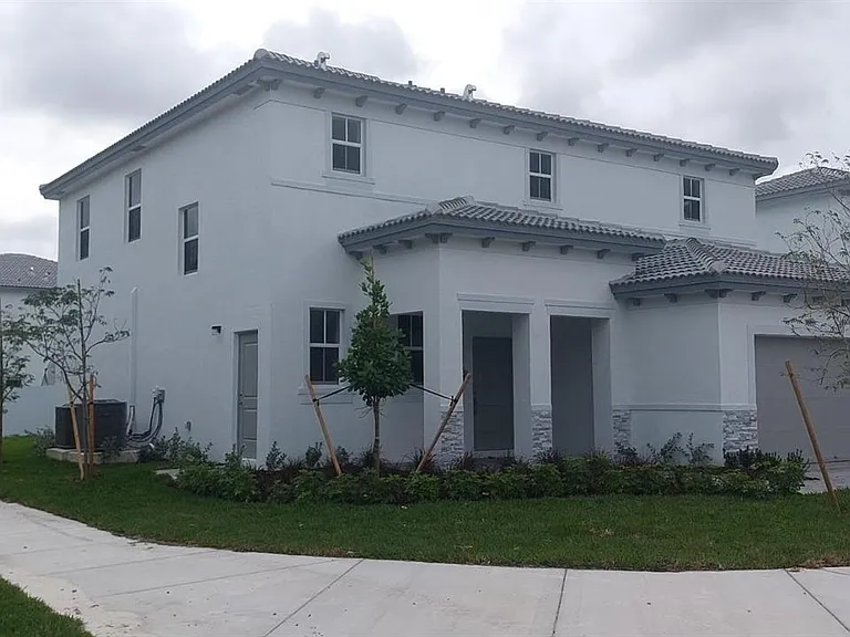 14806 SW 163rd St — Photo 3
