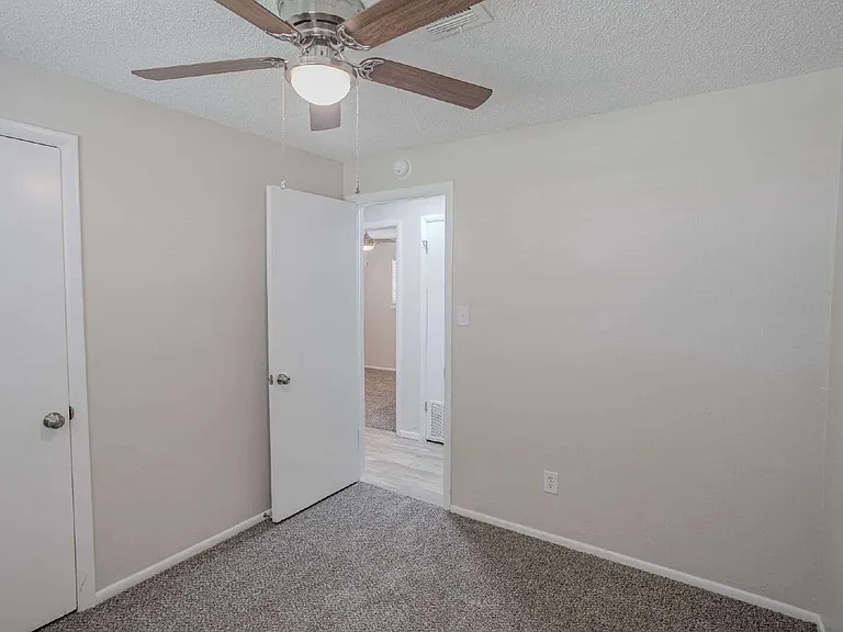 725 Butler St — Photo 23