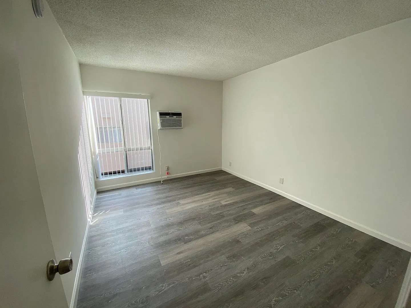 Lindley Apartments — Photo 4