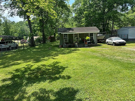 3rd image of 809 Ferry Rd