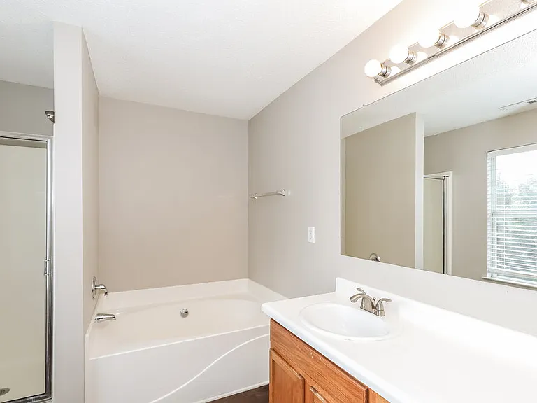 1607 Thornwick Trce — Photo 11