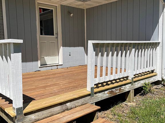 Deck off dining room/kitchen