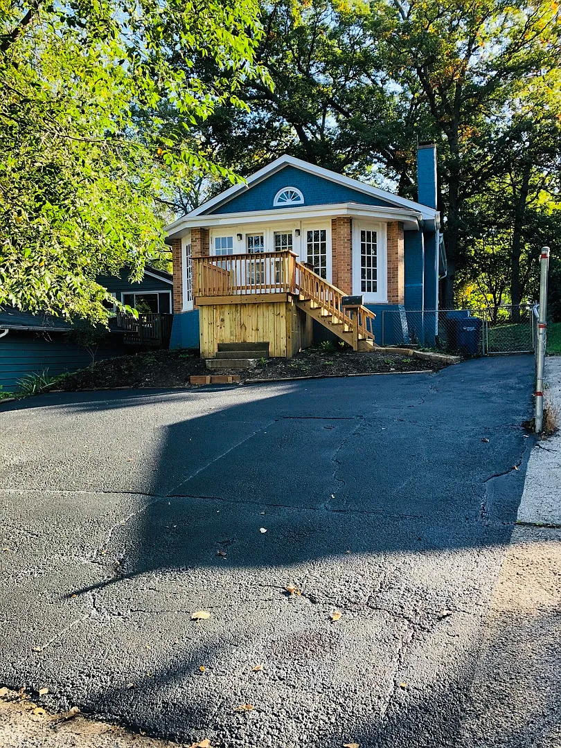 557 Arbor Dr photo 1