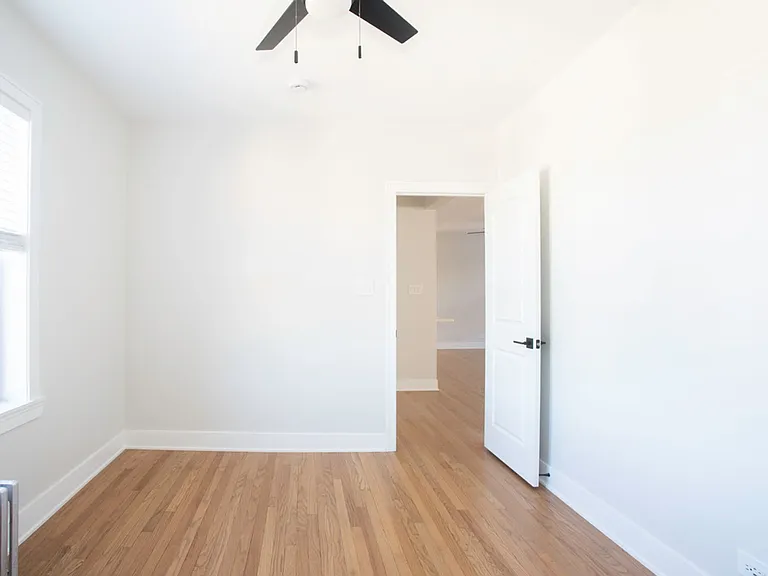 2613 W Berwyn Ave — Photo 8