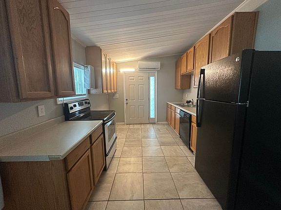 2nd image of 2020 Bradley Dr