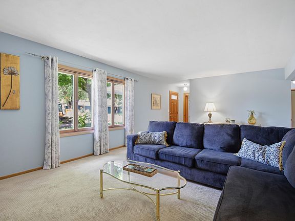 3rd image of 1034 Cardinal Dr