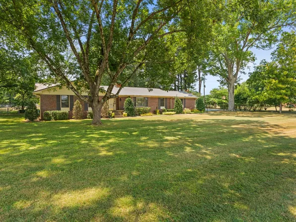1405 Old Estill Springs Rd, Winchester, TN 37398