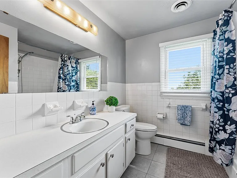 Stanton Dr — Photo 21
