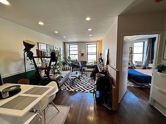 4th image of 654 Saint Marks Ave APT 4a